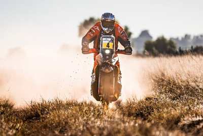 Daniel Sanders gewann die zweite und dritte Etappe der Safari-Rallye