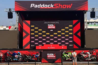 Die Paddock-Show bietet Information und Unterhaltung