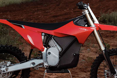 In der Supercross-WM werden Elektro-Crosser zugelassen