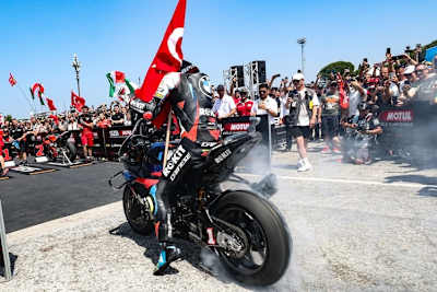 Die Fans lieben Toprak Razgatlioglu