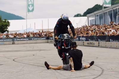 Bei den BMW Motorrad Days führte Toprak Razgatlioglu seine Stunts vor