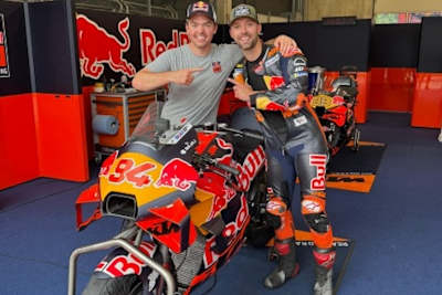 Heinz Kinigadner mit Jeffrey Herlings in der Startaufstellung in Assen