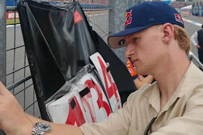 Im Wasser schon ohne Krücken: Hiasi Walkner macht Fortschritte.