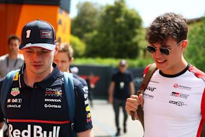 Max Verstappen und Oliver Bearman belegen die ersten beiden Plätze auf der FIA-Strafpunkte-Liste