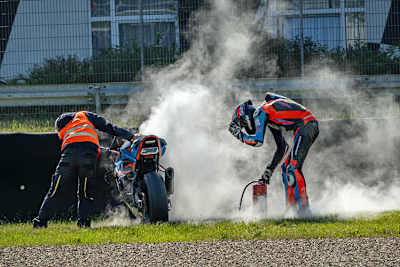 Feuerwehrmann Wagner (re.)