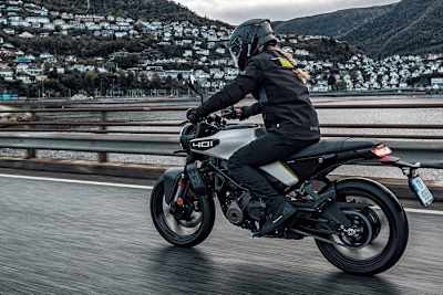 Müssen zum autorisierten Händler: Husqvarna Svartpilen und Vitpilen 401