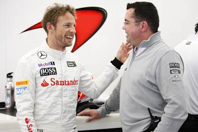 Jenson Button mit McLaren-Teamchef Eric Boullier