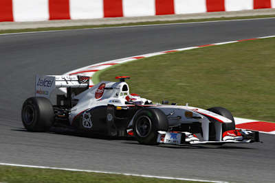 Kobayashi mit im Sauber mit reichlich Neuteilen