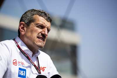 Haas-Teamchef Günther Steiner stellt klar: Man muss die Weiterentwicklung des VF-22 gut planen