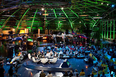 Die Zuschauer aus Deutschland und der Schweiz dürfen sich freuen: Die Sendung «Sport und Talk aus dem Hangar-7» wird weiterhin im TV zu sehen sein