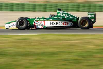 Eddie Irvine 2001 im Jaguar