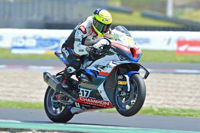 Ilya Mikhalchik holt 25 Punkte und die IDM-Führung