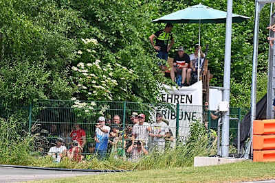 Gestern entdeckt: «Ehren-Tribüne» in der Kurve 11 auf dem Sachsenring