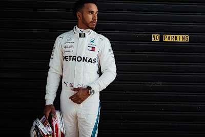 Lewis Hamilton ist ganz entspannt