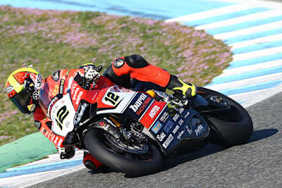 Javier Fores erhält im Barni-Team feinstes Material