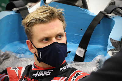 Die Sitzprobe im Haas VF-21 hat Mick Schumacher absolviert