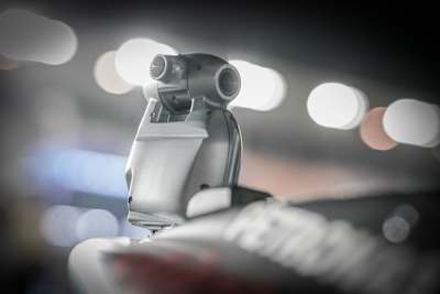 Jede Menge Kameras fangen das Flutlicht-Spektakel für die Fans ein 