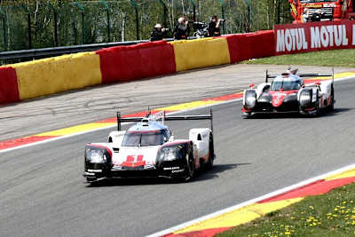Porsche 919 Hybrid (li.) und Toyota TS050 Hybrid