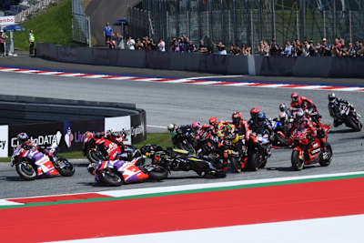 Erste Kurve: Zarco und Bezzecchi am Boden