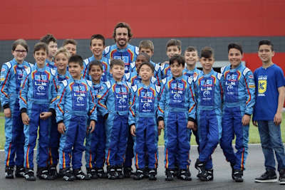 Fernando Alonso und seine Kart-Kids