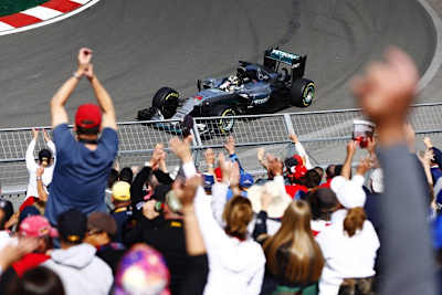 Die kanadischen Fans jubeln Lewis Hamilton zu