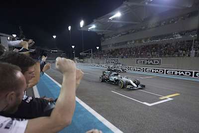 2016 machten die Silberpfeil-Piloten Nico Rosberg und Lewis Hamilton den WM-Kampf unter sich aus – geht es nach den TV-Experten, sollen sie 2017 mehr Konkurrenz bekommen