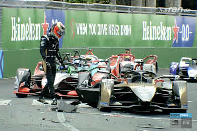 Unfassbarer Crash in der Formel E