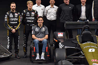 Robert Wickens bei der Enthüllung der Boliden