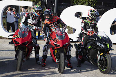 Chaz Davies, Scott Redding und Johnny Rea (v.l.) auf Serienmaschinen