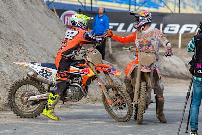 Im Vorjahr gratulierte Cairoli seinem KTM-Kollegen Herlings zum Titel