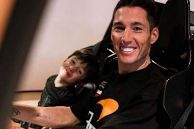 Aleix und sein stolzer Beifahrer Max im McLaren.