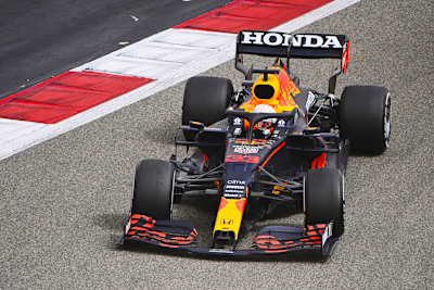 Max Verstappen im Red Bull Racing RB16B-Honda