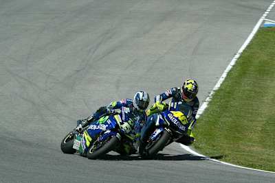 Jerez 2005: Das Manöver von Valentino Rossi gegen Sete Gibernau in der letzten Kurve schrieb Rennsportgeschichte