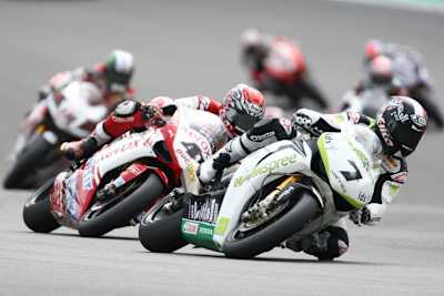 An einem guten Tag nimmt es Checa auch mit Haga (41) auf