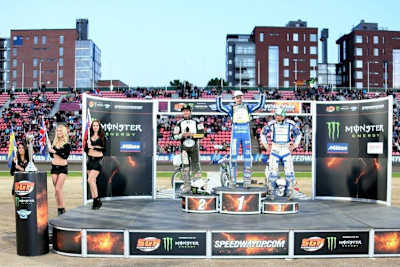 Matej Zagar (Mitte) und ganz Slowenien jubelt: Erster GP-Sieg!