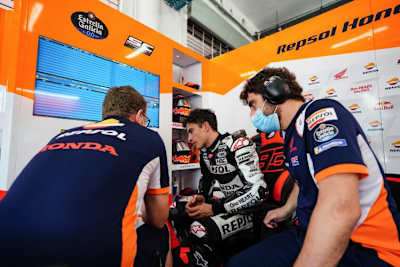 Santi Hernández (rechts) bei der Arbeit mit Marc Márquez
