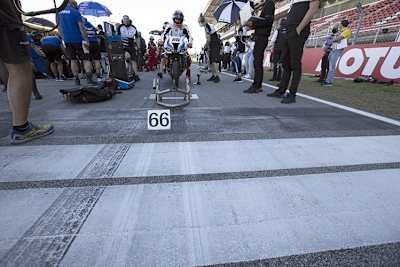 Tom Sykes ahnte wahrscheinlich bereits an seinem Startplatz, was ihm blüht