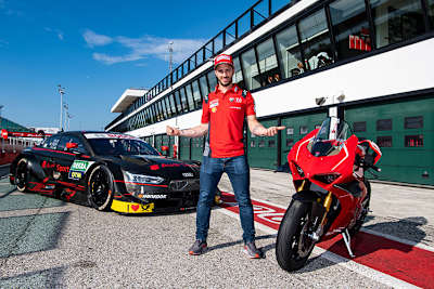 Andrea Dovizioso steigt für einmal von zwei auf vier Räder um