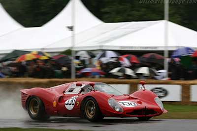 Einer der wundervollen Ferrari 330 P4