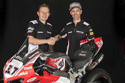 Marco Melandri (re.) mit Teamchef Marco Barnabo