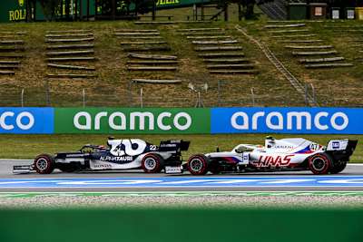 Yuki Tsunoda vor Mick Schumacher