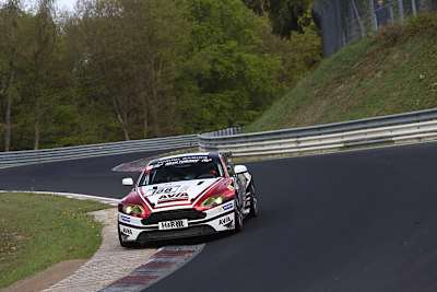 Der Aston Martin von Avia Racing peilt den Klassensieg an