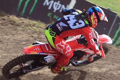 Tim Gajser startet im Talkessel mit gebrochenem Schulterblatt