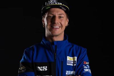 Domi Aegerter im neuen iXS-Teamhemd