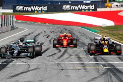 So könnte es aussehen, wenn die ersten Drei des Österreich-GP zum Pokalabholen daherkommen