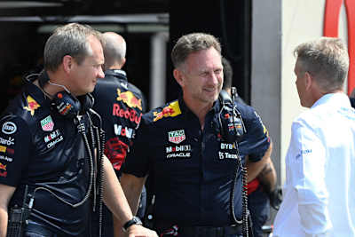 Red Bull Racing-Teamchef Christian Horner (Mitte)