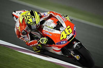 Valentino Rossi bei Flutlicht in Katar