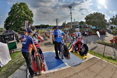 Fast immer sind bei den GP-Fahrern Mitas-Reifen montiert