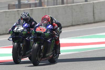 So nah wie auf diesem Bild waren Maverick Vinales und Fabio Quartararo zuletzt selten beieinander
