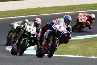 Eine Momentaufnahme: Razgatlioglu vor Rea, Lowes und Bautista